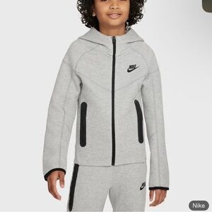 NWT:  Kids Nike Tech Hoodie size 6 gray